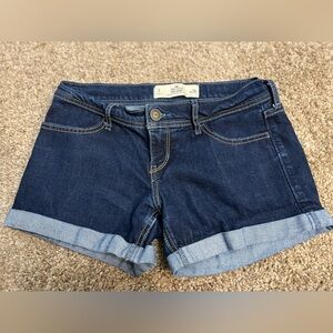 🌻Hollister Size 3/W26 Great condition! Smoke free home.🌻